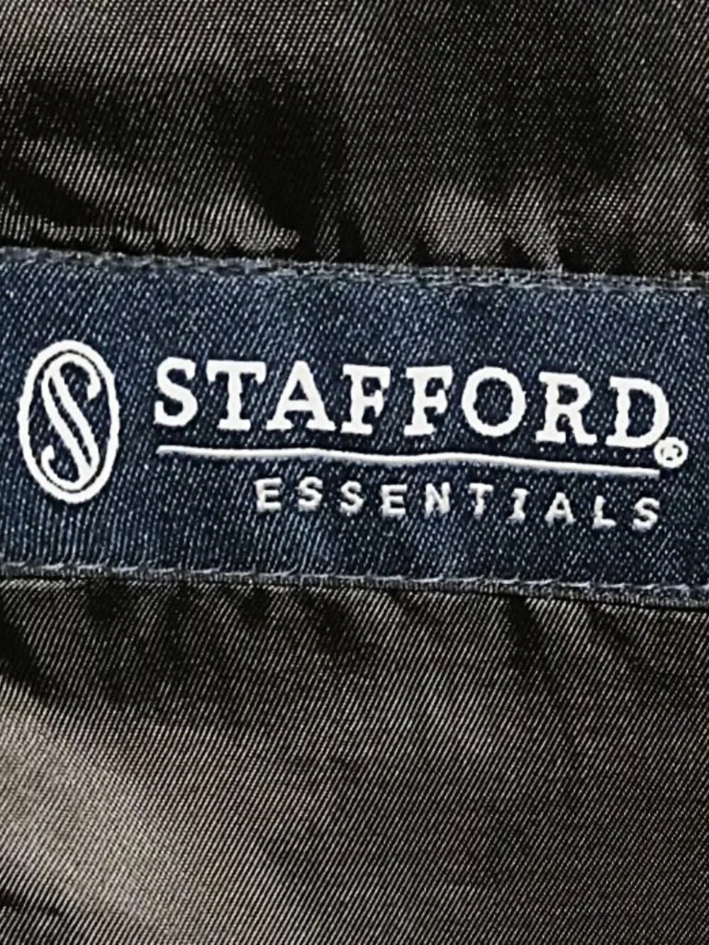 Stafford Men Dark Gray Pinstripe 2 Piece Suit  46R